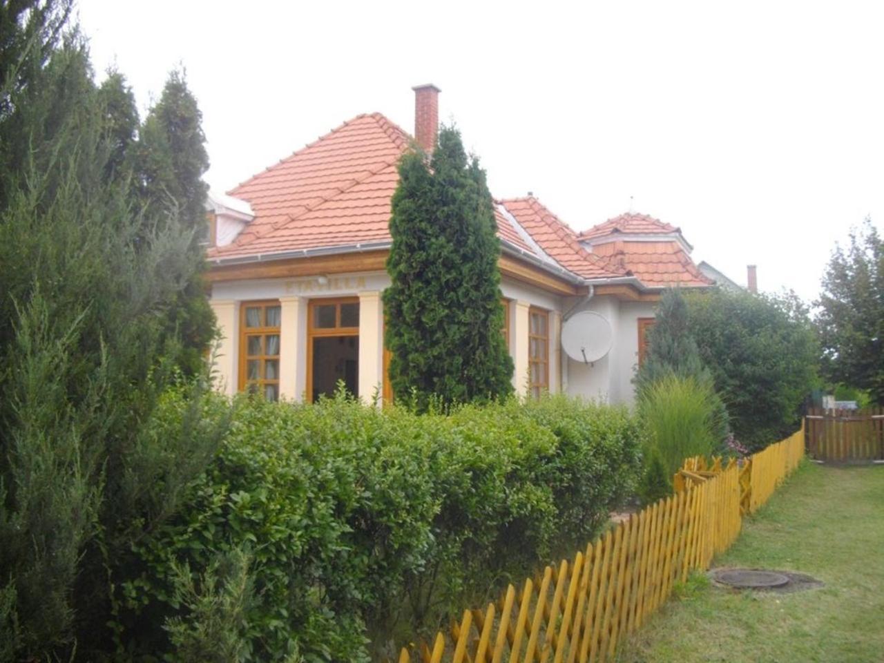 Holiday Home In Balatonmariafuerdo 19232 Balatonkeresztúr المظهر الخارجي الصورة